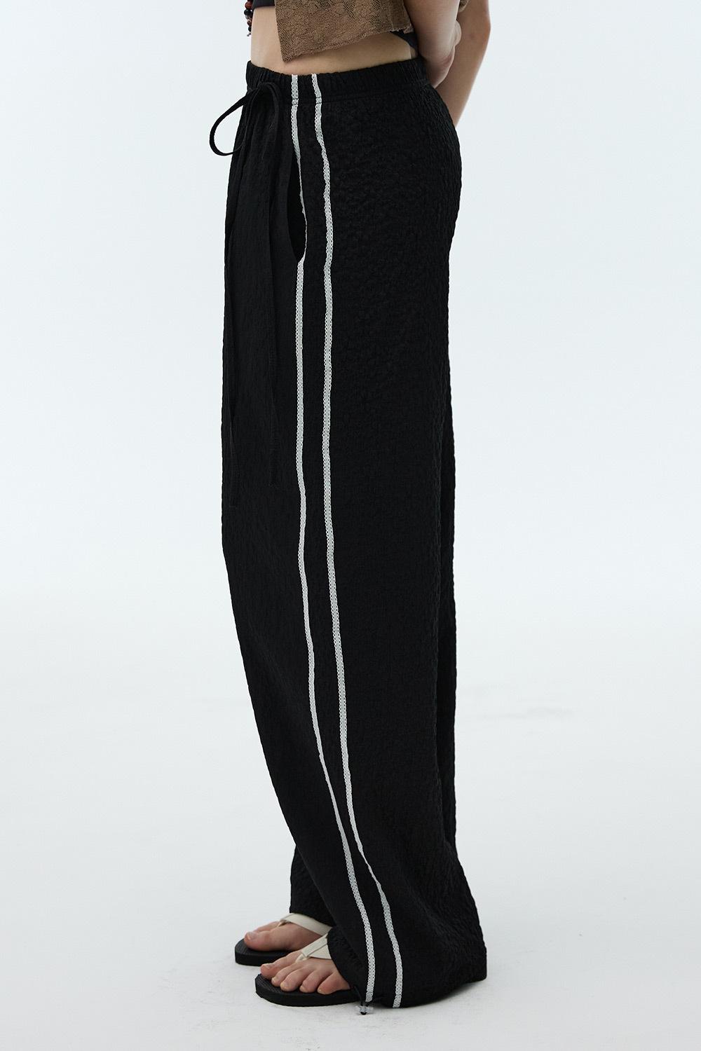 ERIN FLOWER PARACHUTE PANTS - BLACK