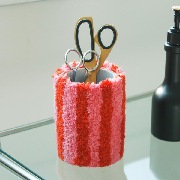 PEN STAND - S04
