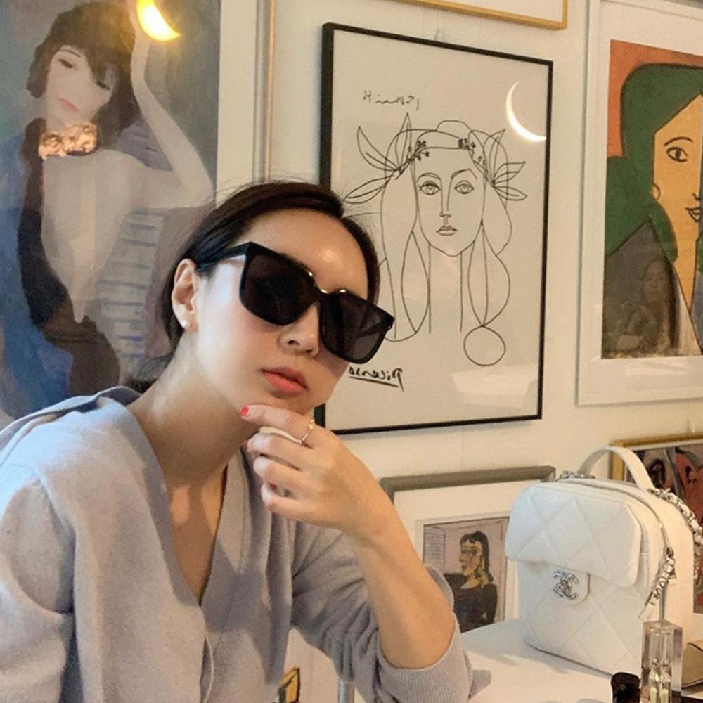 래쉬 선글라스 WAIT II C1 가벼운 오버핏 사각 뿔테 선글라스 (라두나 착용)