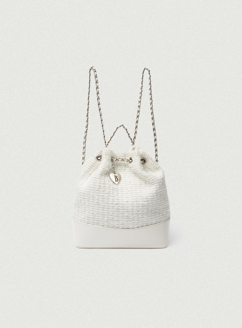 [3/10 14:00 KST OPEN] Ivory Tweed Drawstring Chain Backpack