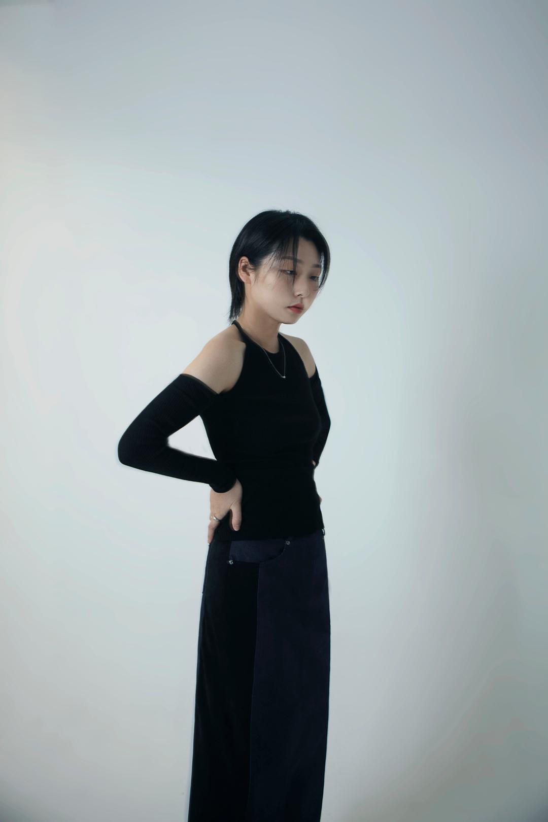 halter neck cut out long sleeve knit top