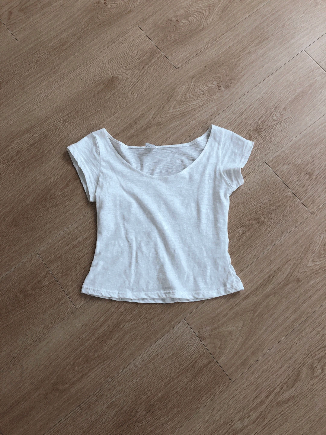 Wide white t