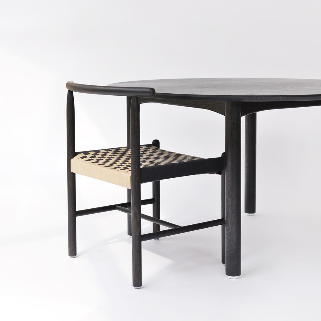 black post chair / 블랙 포스트 의자
