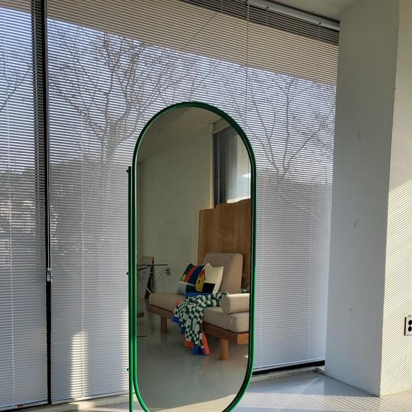 [GREY EDITION 033] Figure Still Tube Mirror