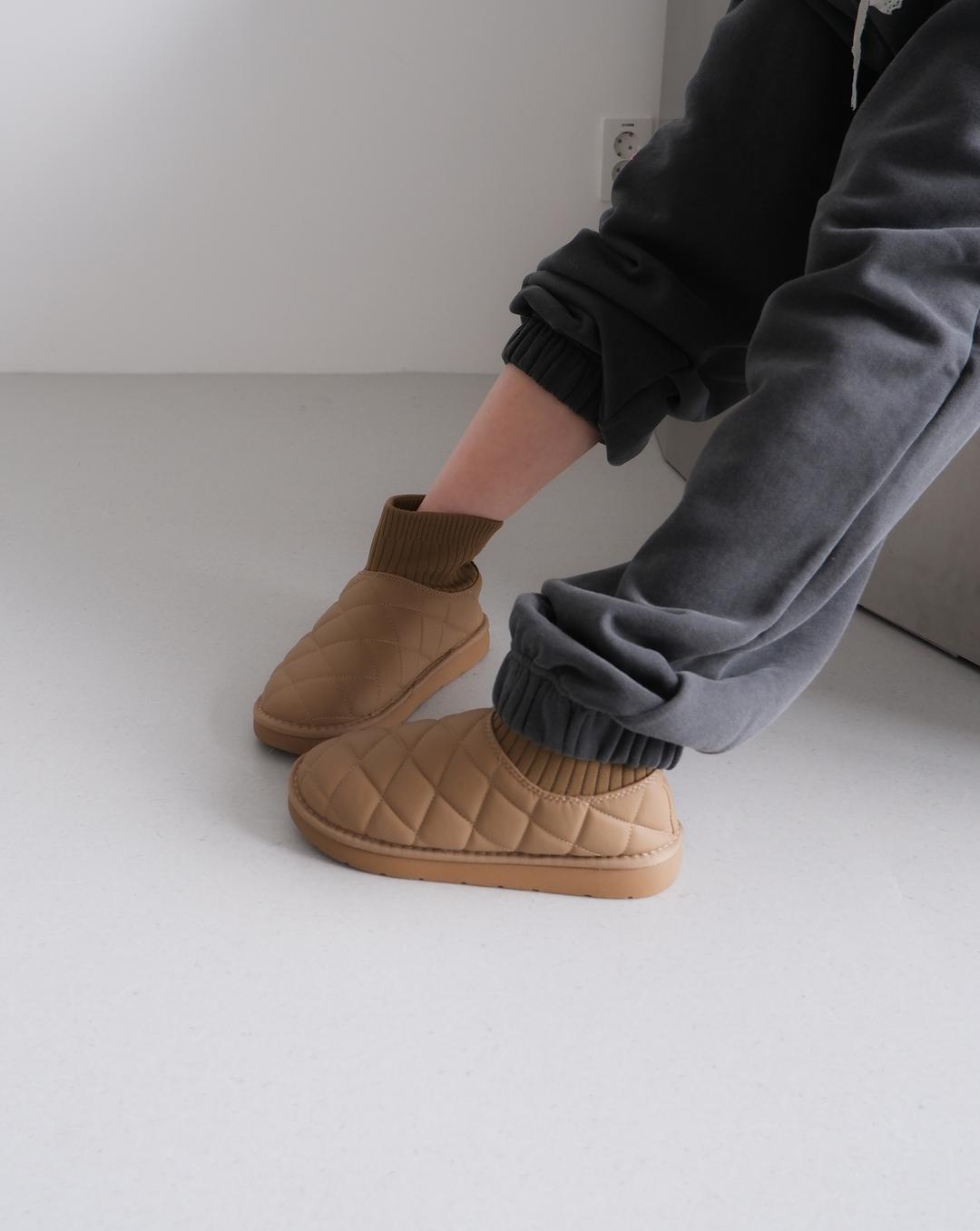 Band padded boots