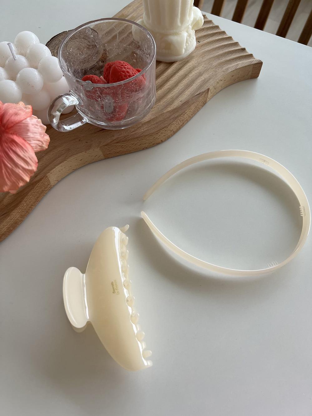 milk hair-clip