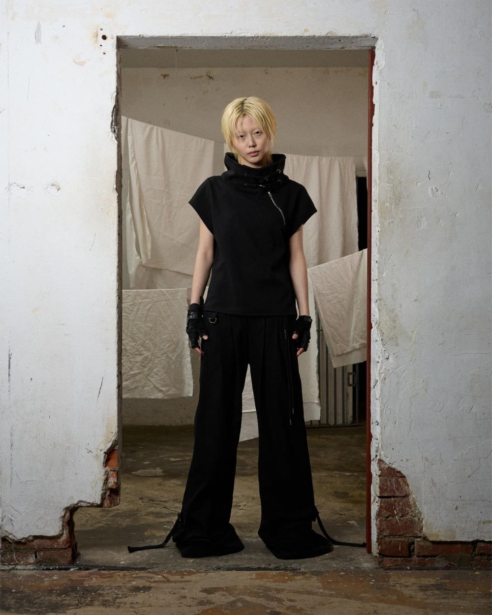 High neck T shirts (BLACK)