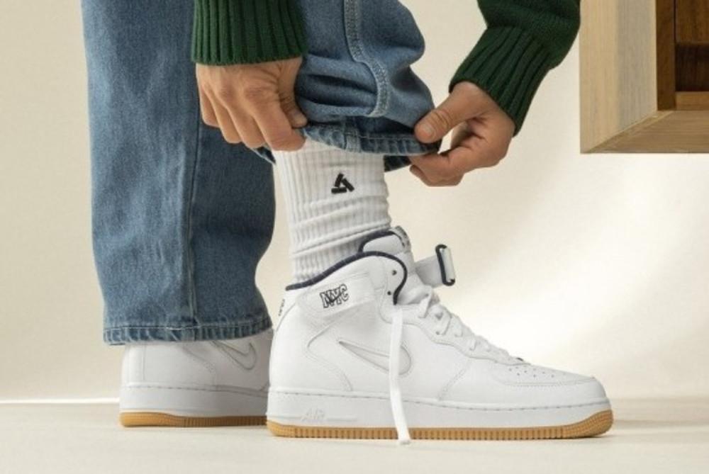 나이키 에어포스1 미드 QS 쥬얼 NYC 화이트 네이비 DH5622-100