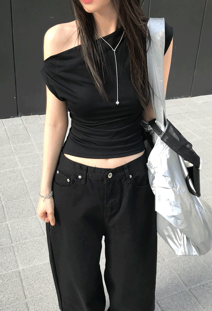 원 오프숄더티