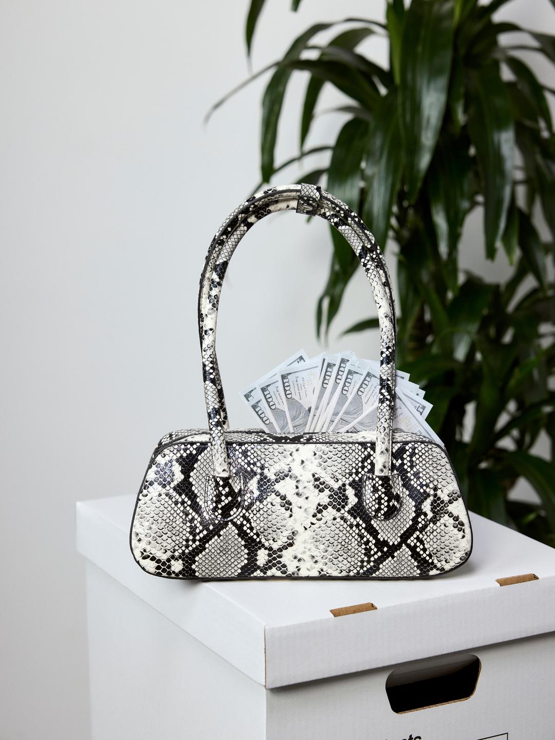 SNAKE PATTERN FAUX LEATHER SHOULDER BAG