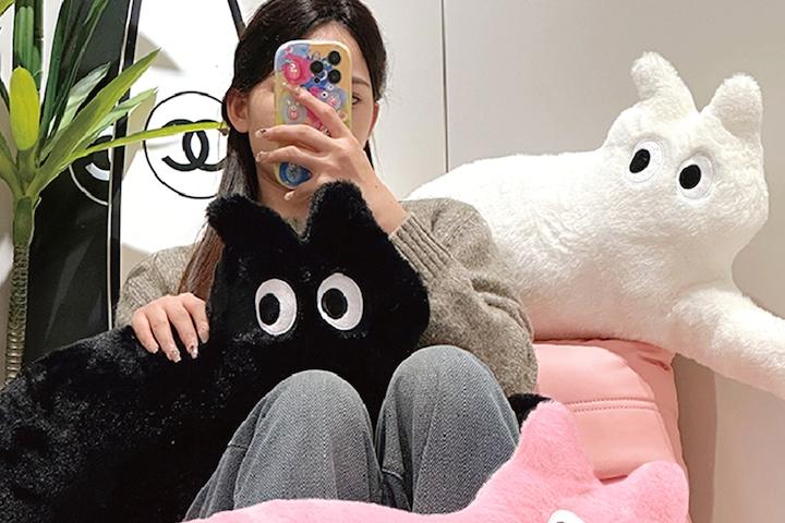 [쿠폰]나만봐 뚱냥 롱쿠션 4color 힐끔 고양이 귀여운 애착 인형 모찌 동물 바디필로우