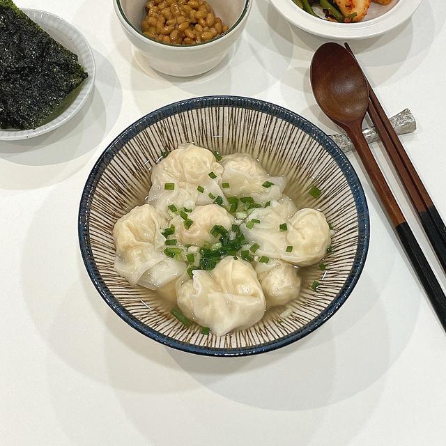 줄무늬 도자기 덮밥 그릇
