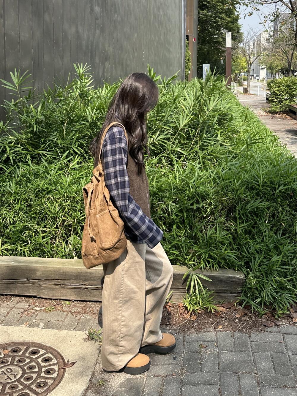 우디 버튼 니트 베스트