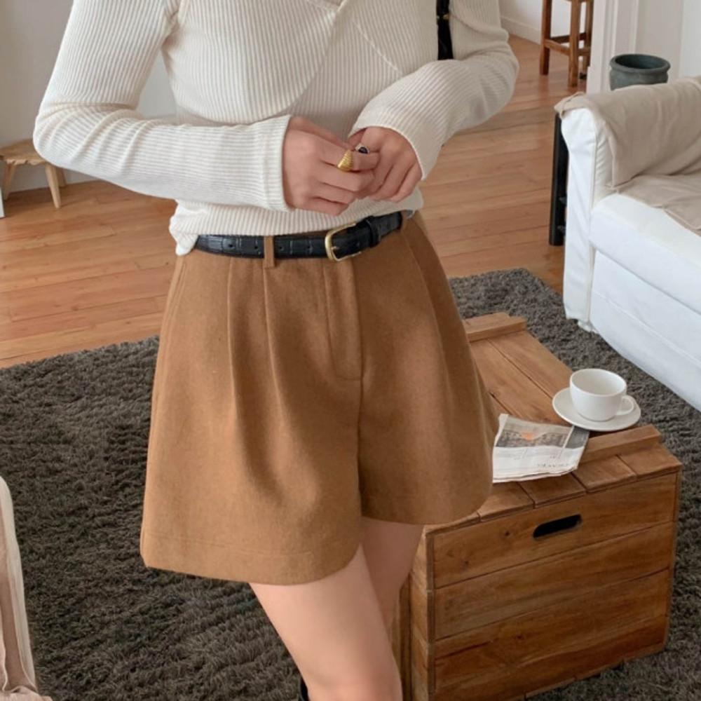 [마지막장 20% SALE] A 하우스 겨울 여성 하이웨스트 울 핀턱 숏 팬츠 반바지 (3c)