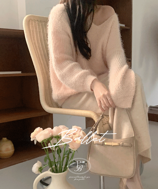 퍼빗 [8천장돌파][인간복숭아🩰/인스타문의폭주🫧] 단독제작) 발렛 여리숄더 실루엣 퍼 브이니트 - 3color(2주 입고소요/영업기준)