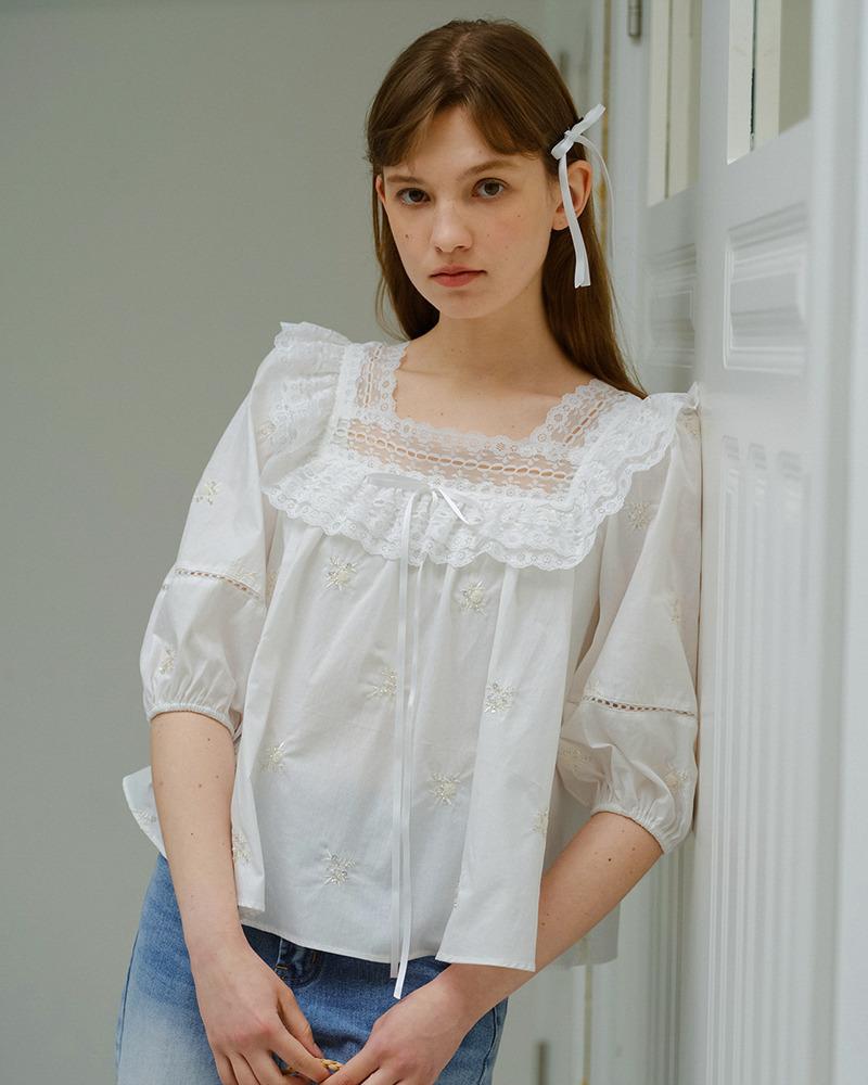 DD_Embroidery lace frill blouse