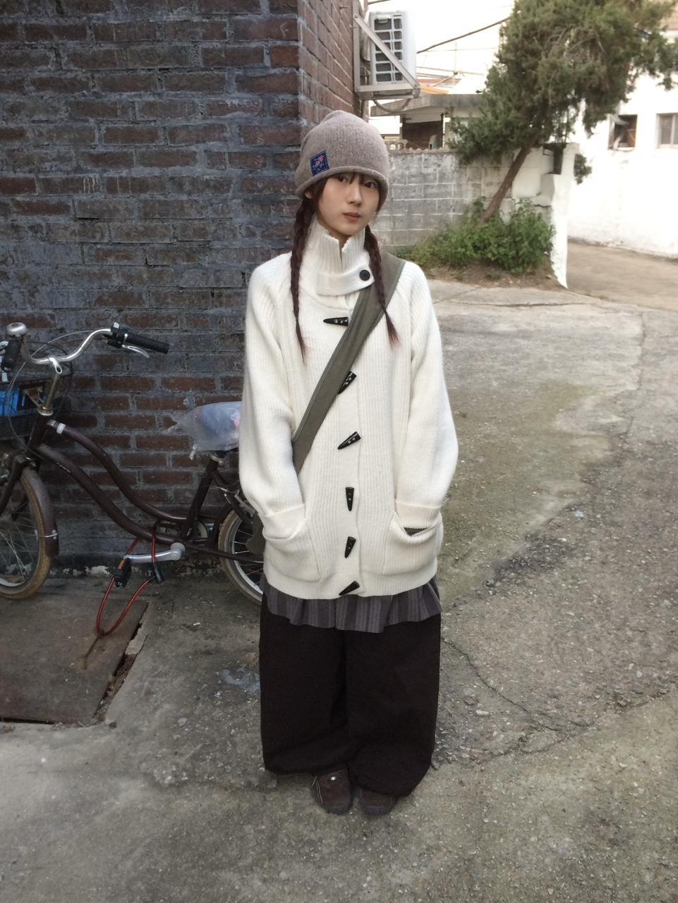 예잇 [1-2주 소요] 릴리 더플 니트 가디건 (2 color)