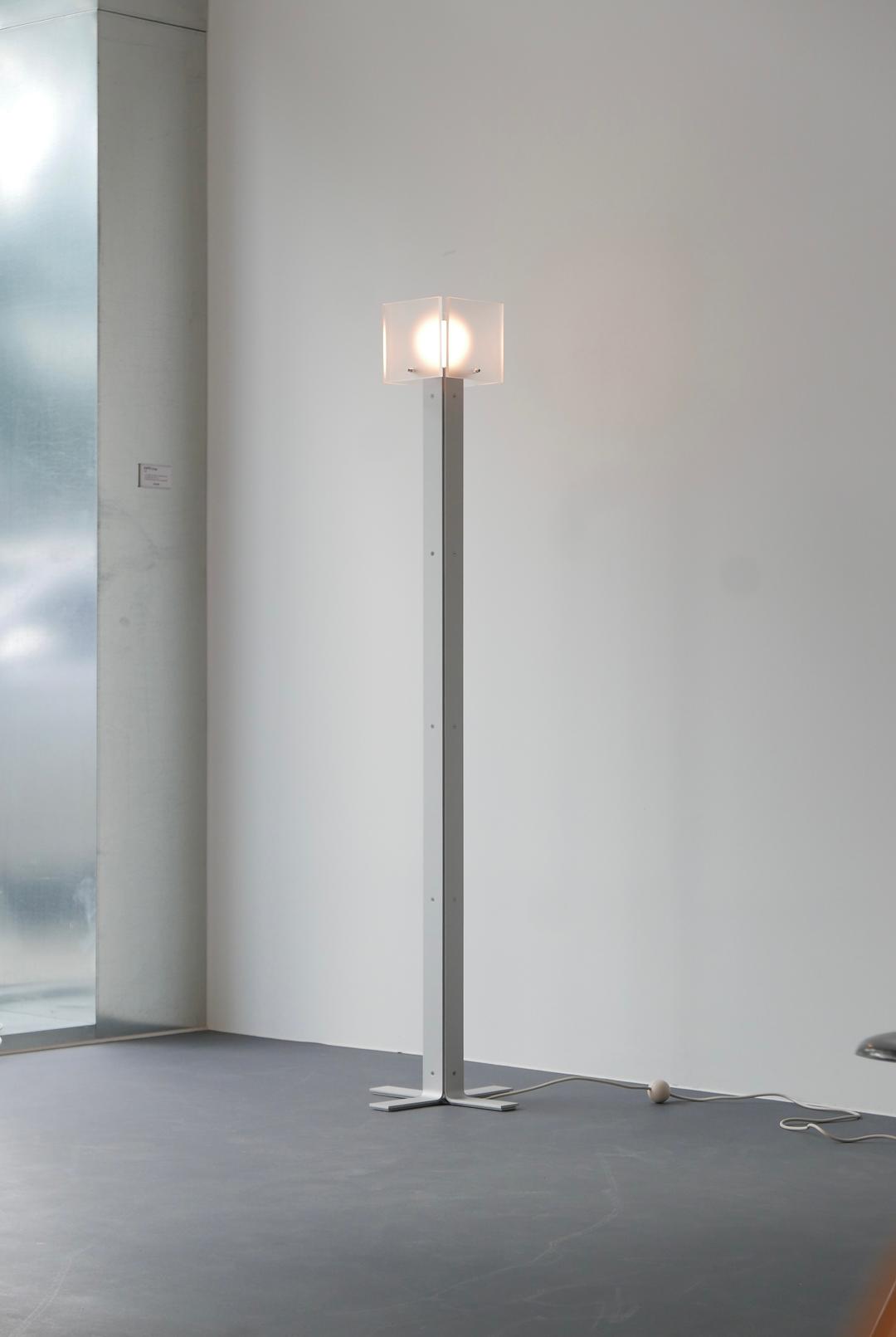 JELLYFISH FLOOR LAMP (long) PREORDER