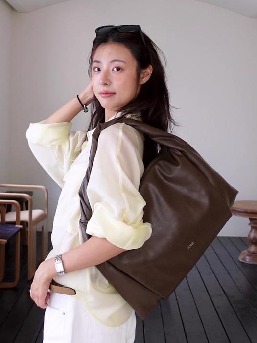 [채랑PICK] TWIST STRAP LEATHER BIG BAG [BROWN]