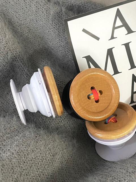 SNS 문 의 폭주 실로꿰맨 원목 오브제 단추그립톡 귀여운폰거치대 스마트톡 핑거그립 홀더