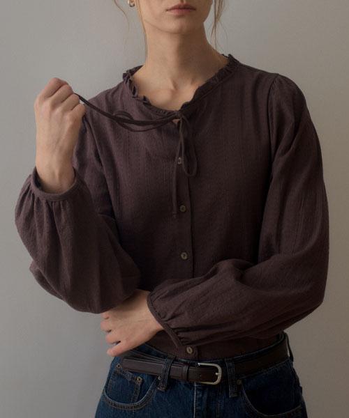 RUFFLE NECK TIE BLOUSE_BROWN