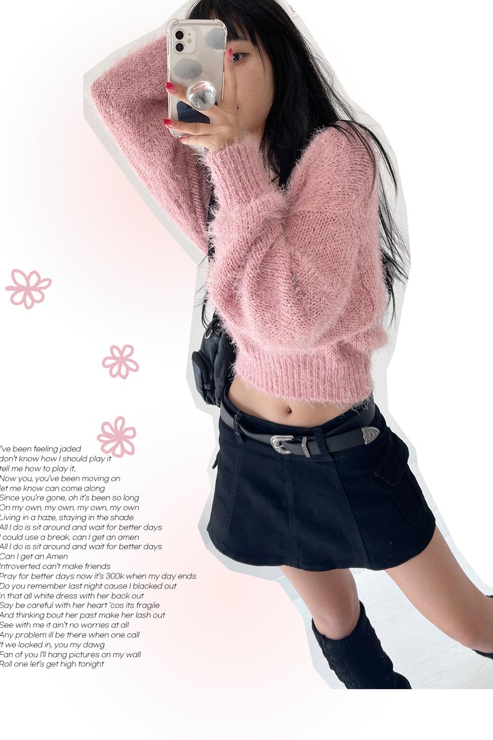 아쿠비클럽 lovey crop v neck knit (3colors)
