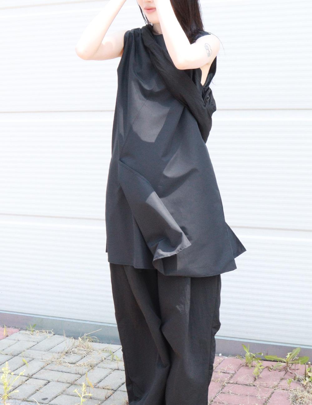 solid oblique sleeveless dress