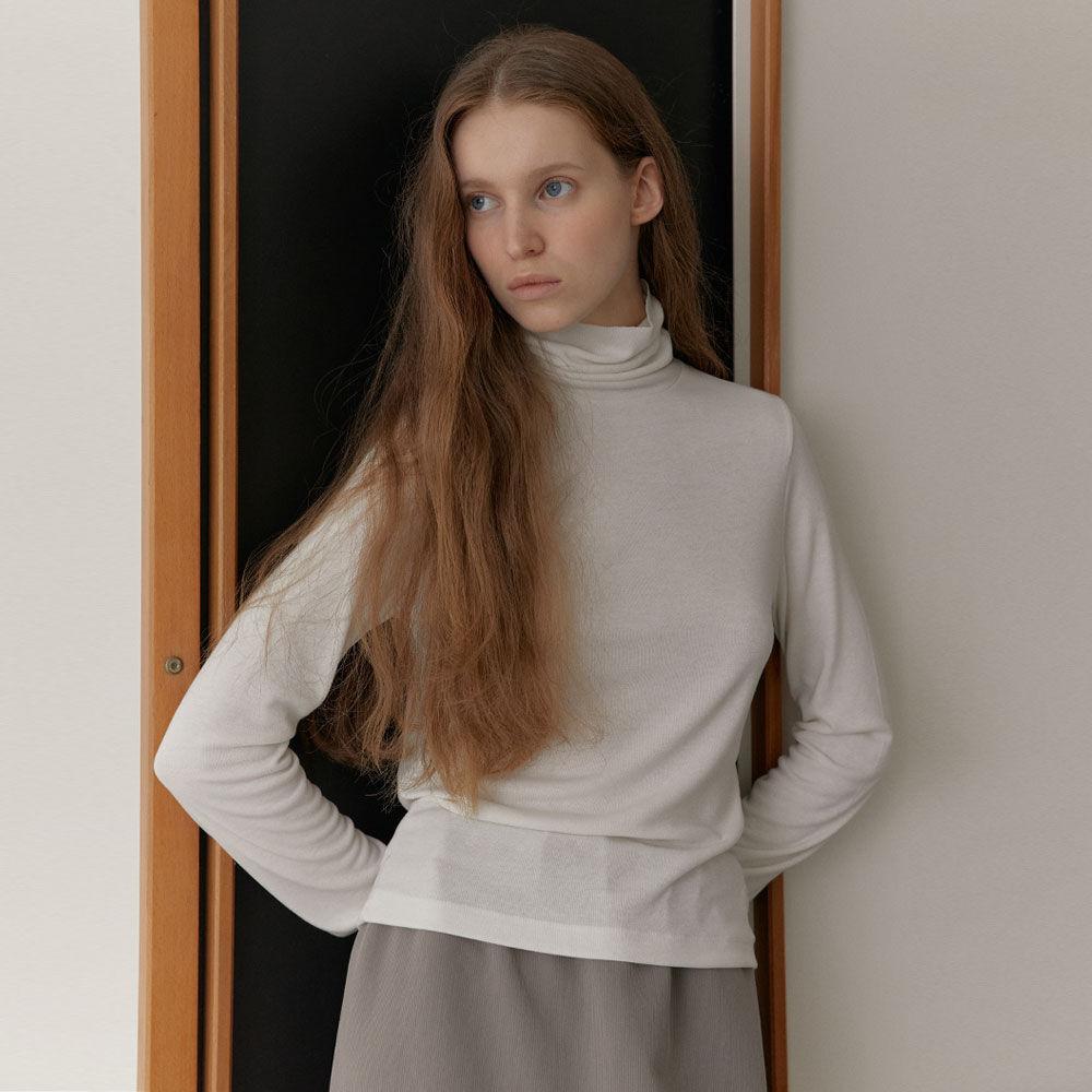 Soft Slim Turtleneck Top (Cream)