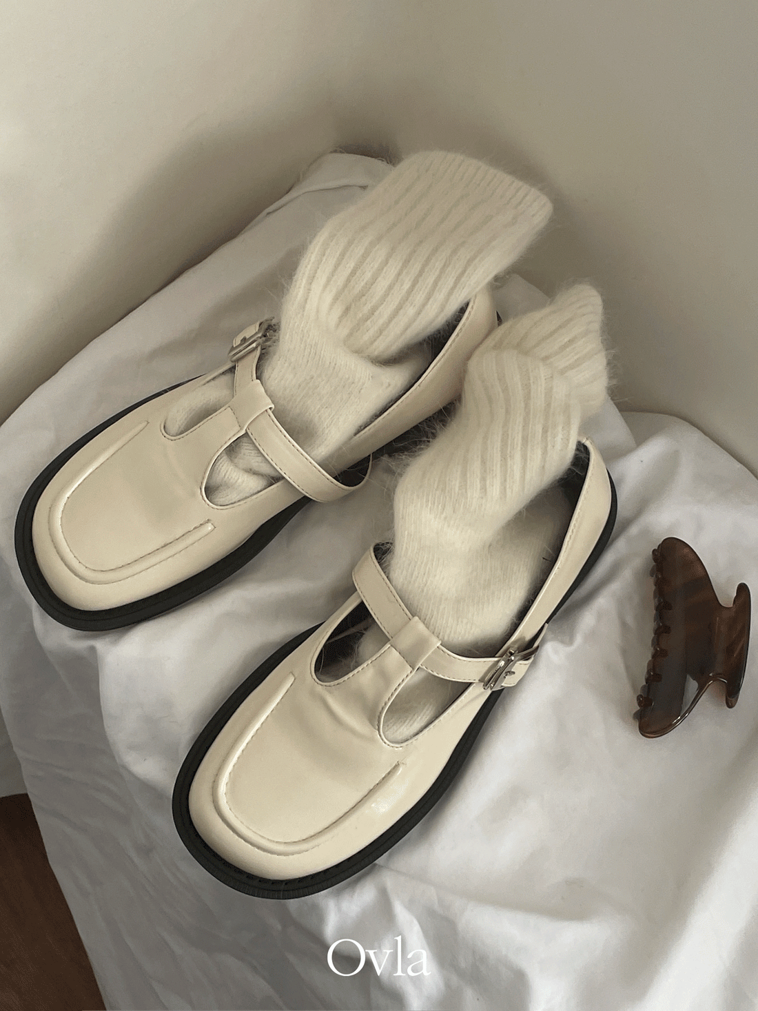 french classic mood strap loafer (white)