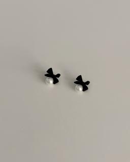 Velvet ribbon earrings