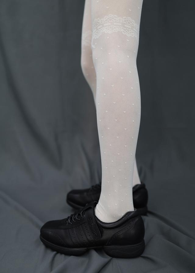 ribbon dot stocking (white)