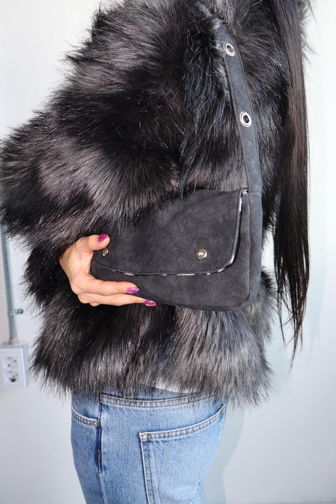 EYELET FUR MINI BAG - BLACK