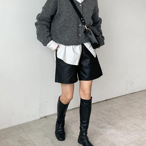 [20차재입고 마지막세일!]4부 코팅 레더 반바지(2color)