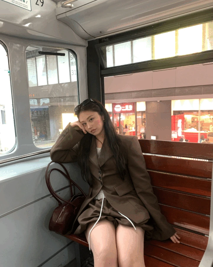 [HWS] 여성 봄 모카무스 슬림핏 3버튼 라인 자켓