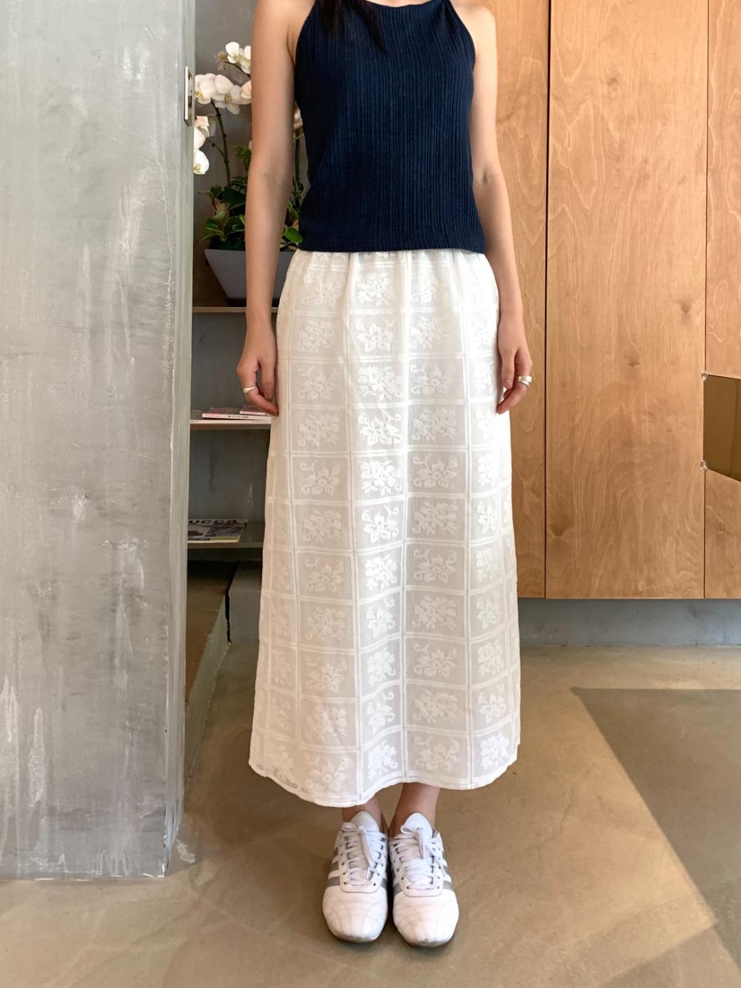 DN. Daisy Whisper Long Skirt
