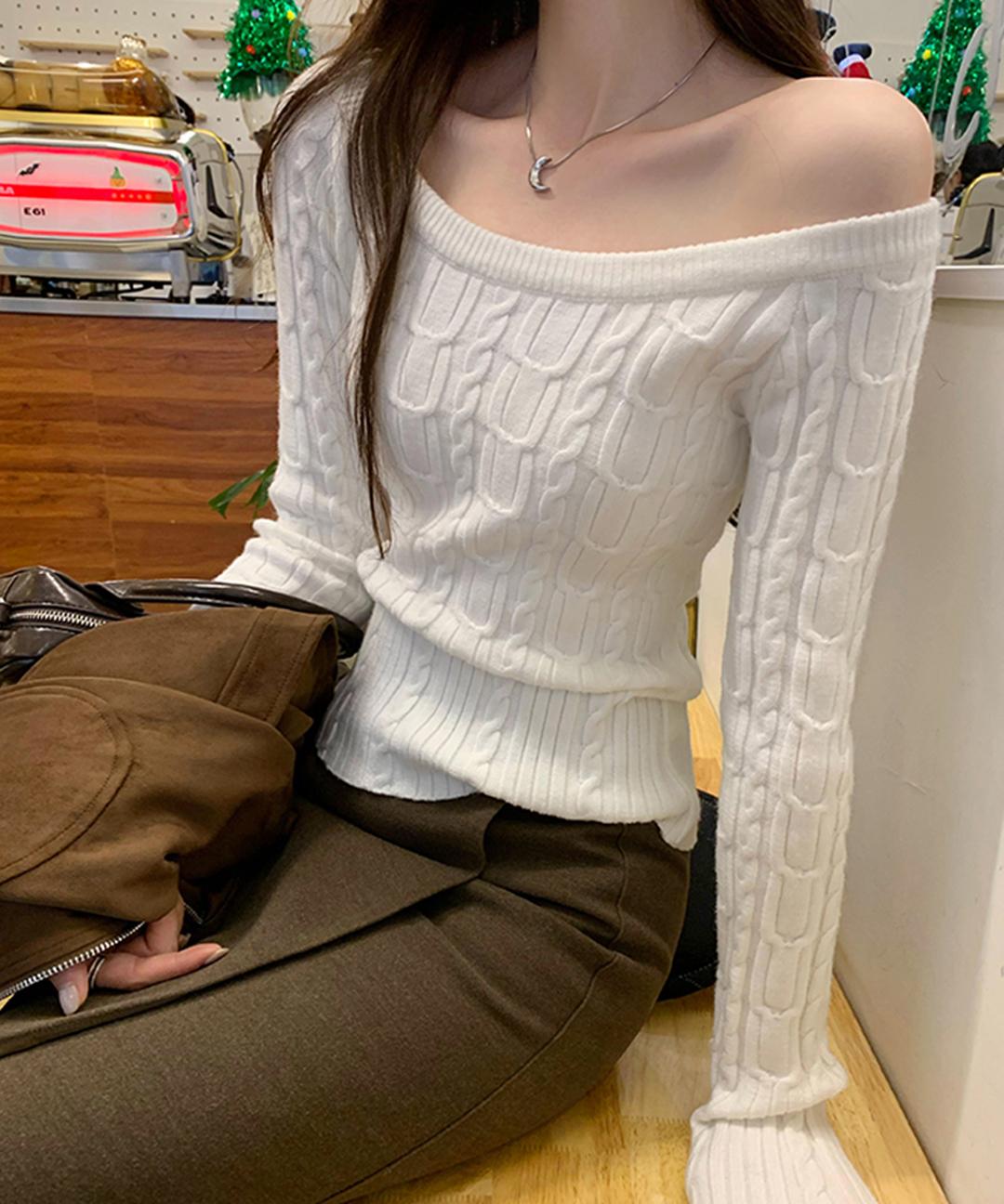 로스트체리 [연말룩✨][1천장판매][핏보장] BEST🤍후기극찬 [쫀쫀&슬림핏] 로제 언발 오프숄더 꽈배기 니트 - 2color