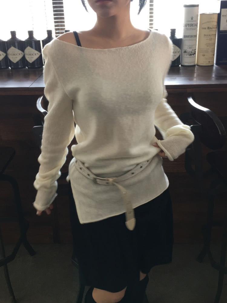 슬릿 보트넥 니트