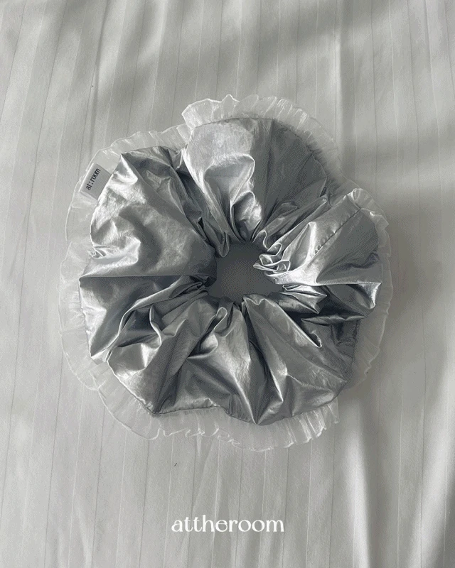 MADE 듀이 프릴 레이스 실버 헤어 스크런치