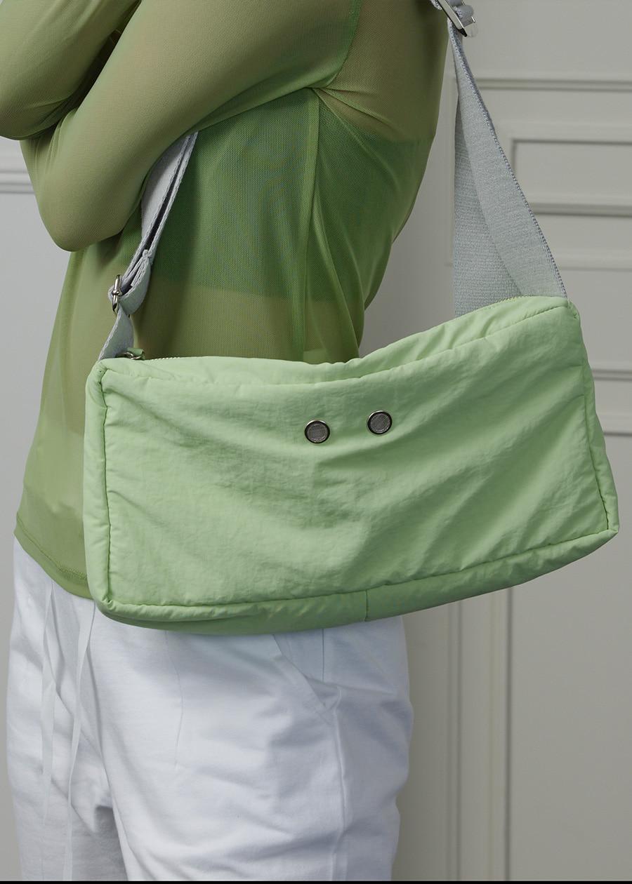 우화 VENT SQUARE BAG GREEN