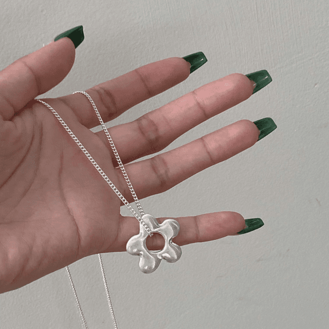 Unif flower necklace