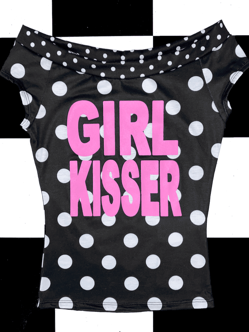 GIRL KISSER OFFSHOULDER