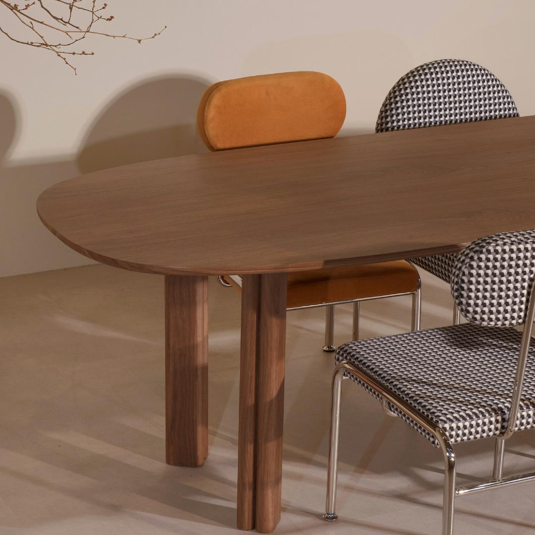 LIGHT DINING TABLE 1 | WALNUT