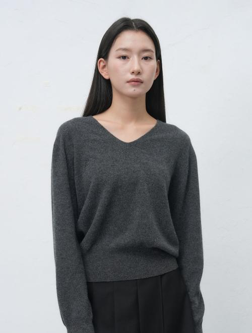홀가먼트 울 브이넥 니트 풀오버 [CHARCOAL] / WBE4L05546