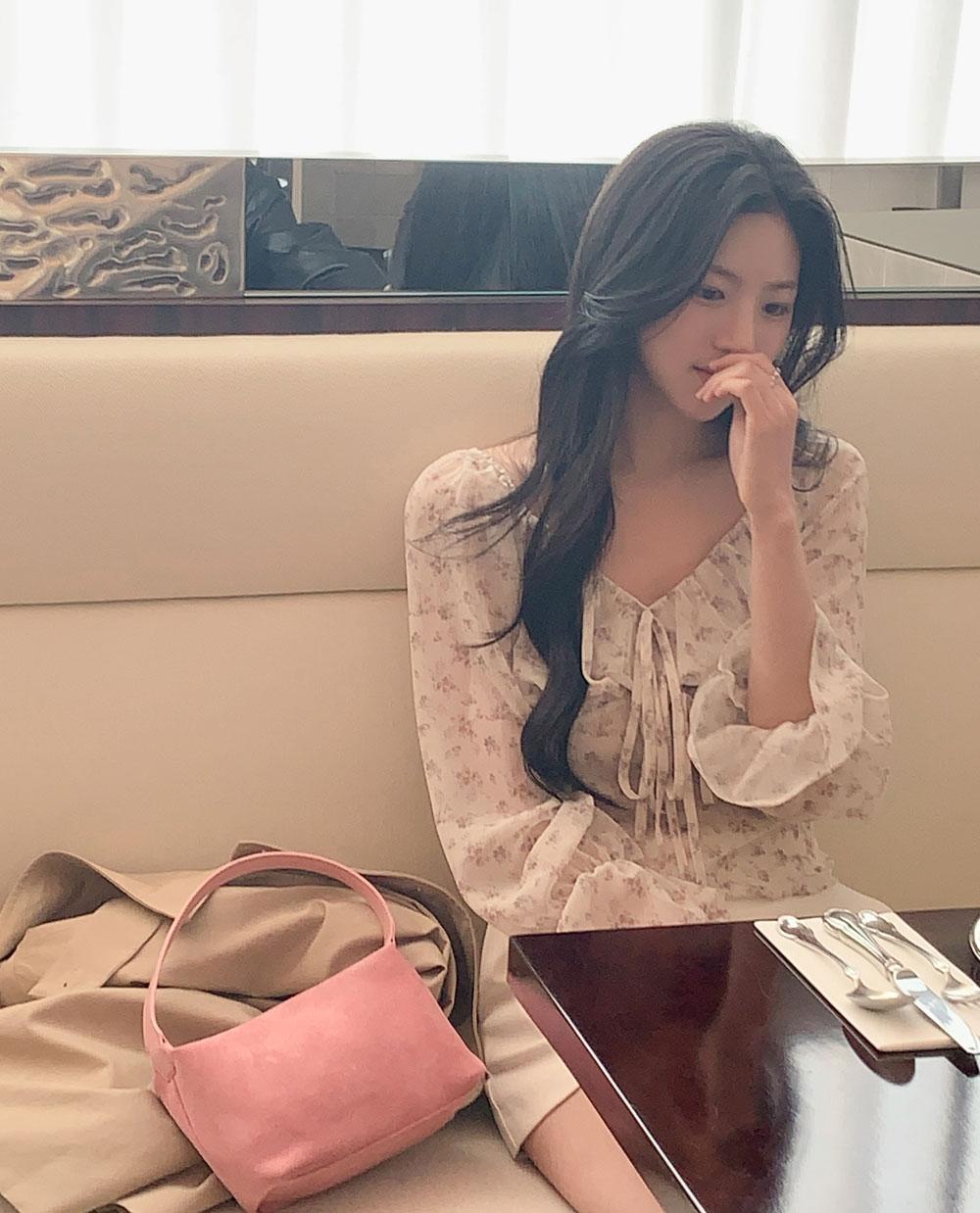 체리코코 엘로아 플라워 블라우스 / 프릴 봄블라우스 쉬폰 스모크 뒷밴딩