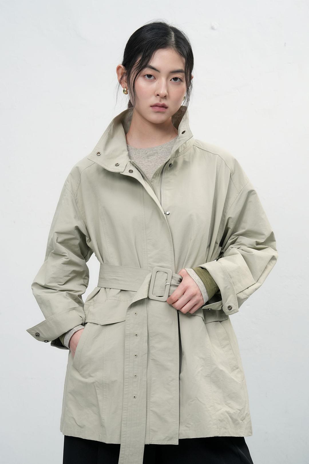 WOMAN 하이넥 사파리 하프 자켓 [LIGHT KHAKI]