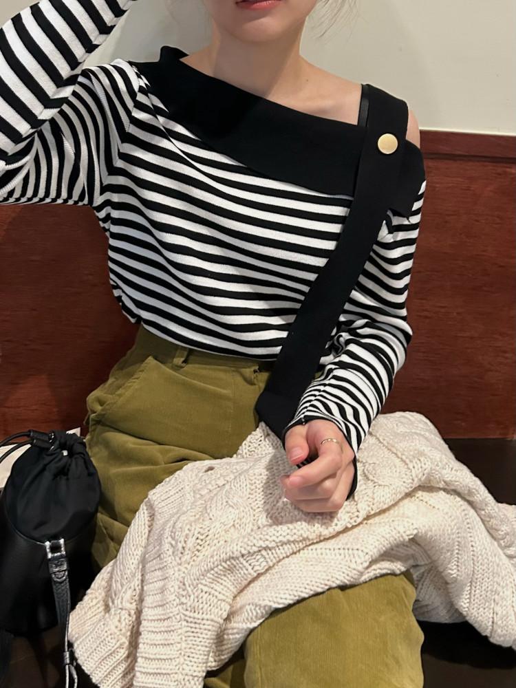 [누적 200장]메이 오프숄더 스트라이프 니트