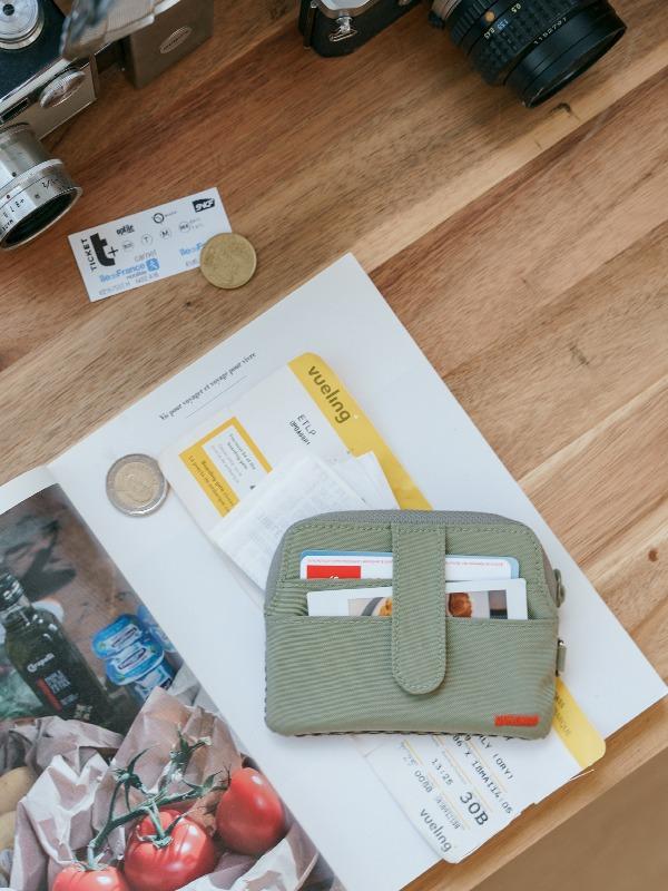 hlllo Travel Wallet_Foggy Green