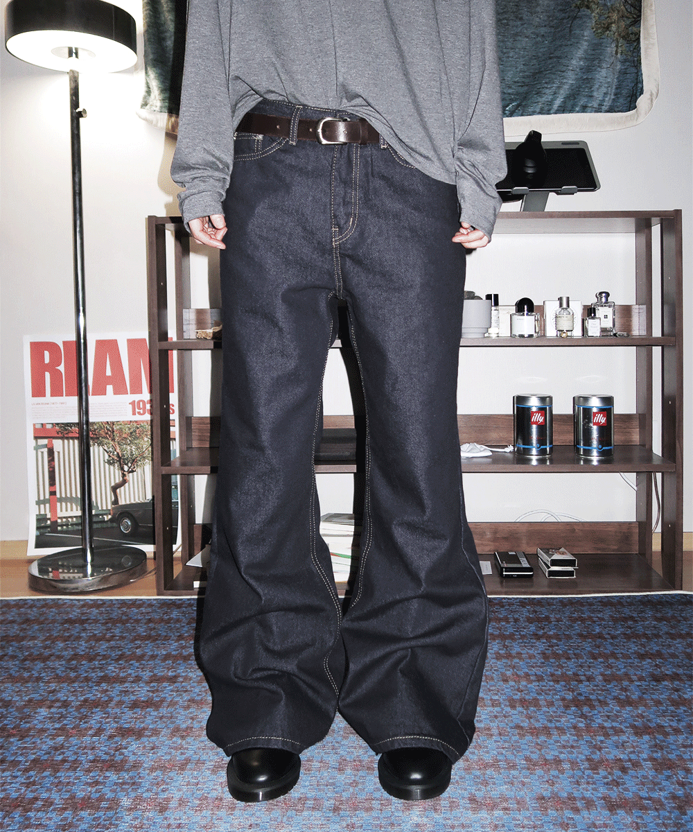 [UNISEX] 아크 논페이드 플레어 데님 팬츠 (1 Color)