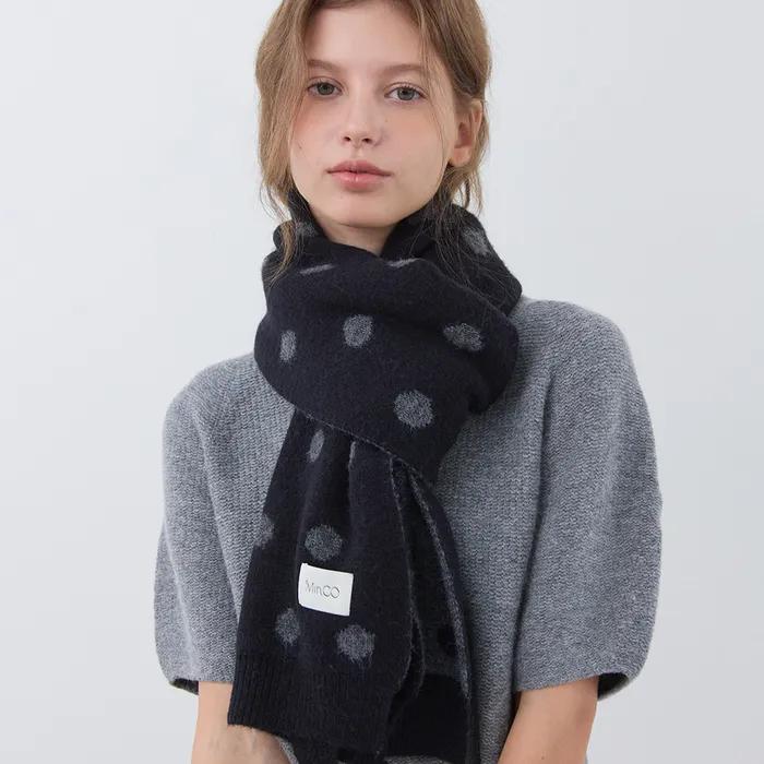 [당일출고][29CM단독] 도트 니트 머플러 (charcoal black)