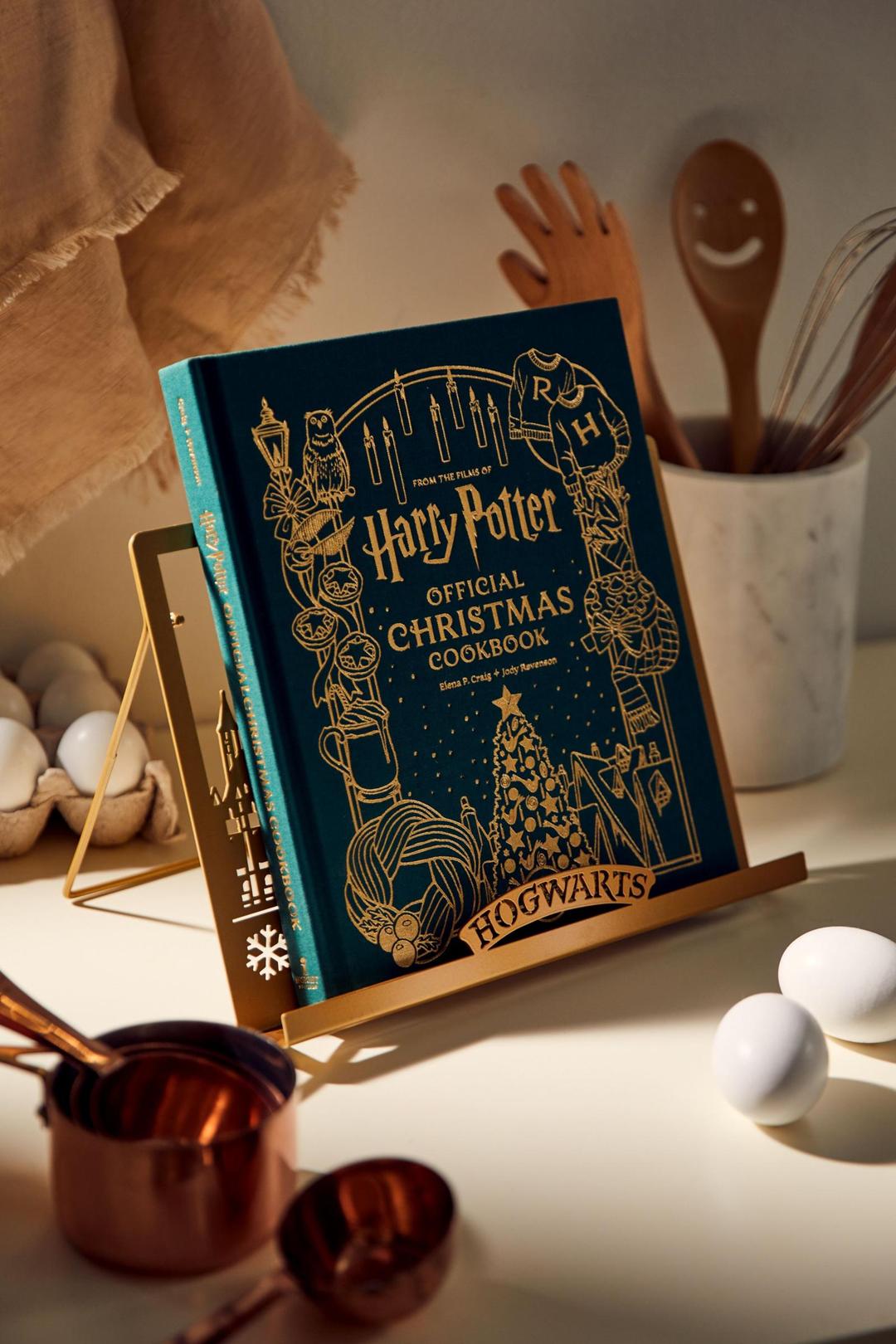 Harry Potter: Gift Set Edition Christmas Cookbook & Apron By Jody Revenson & Elena Craig